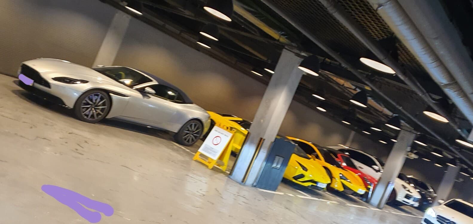 흡사 모터쇼..... 게시글 썸네일