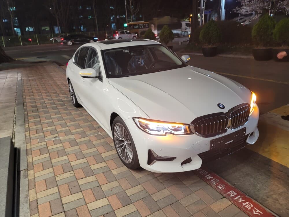 BMW 3시리즈 320i 럭셔리 게시글 썸네일