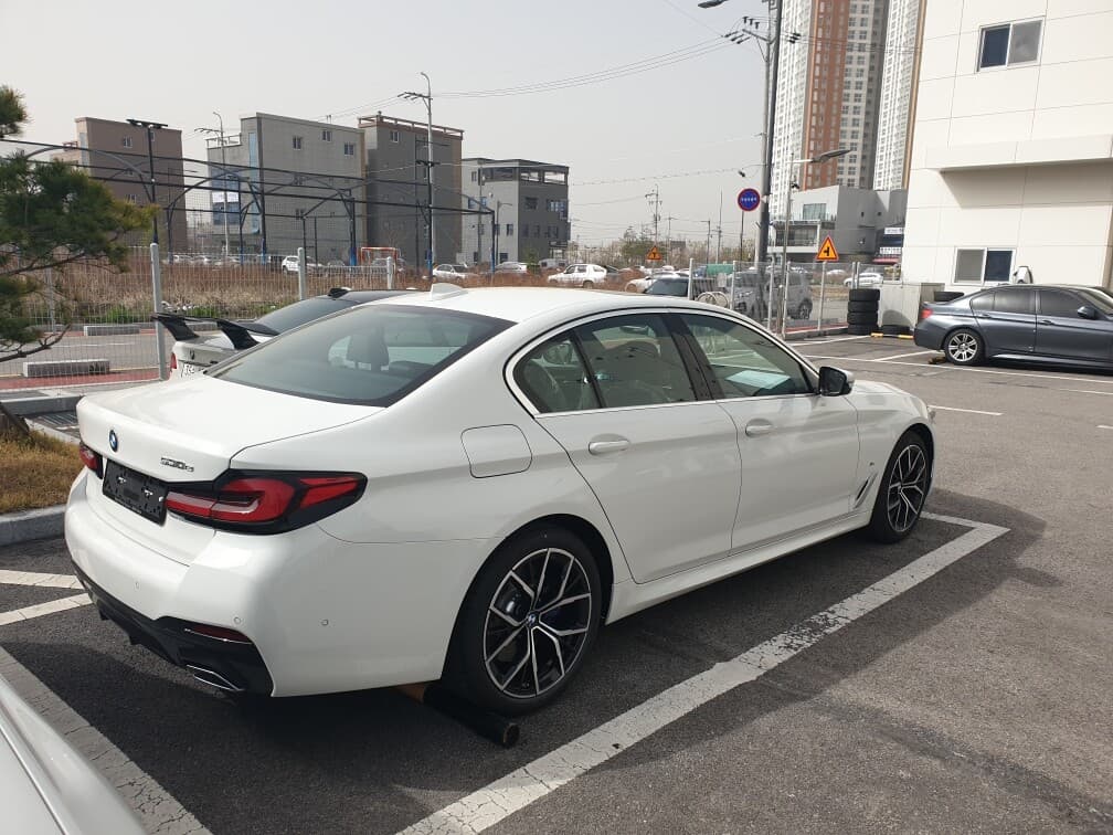 BMW 5시리즈 530e M 스포츠 패키지 OC 게시글 썸네일