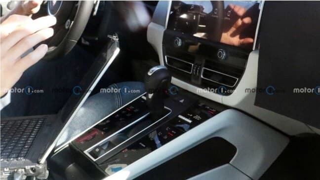 포르쉐 마칸 F/L 실내 인테리어 포착 게시글 썸네일