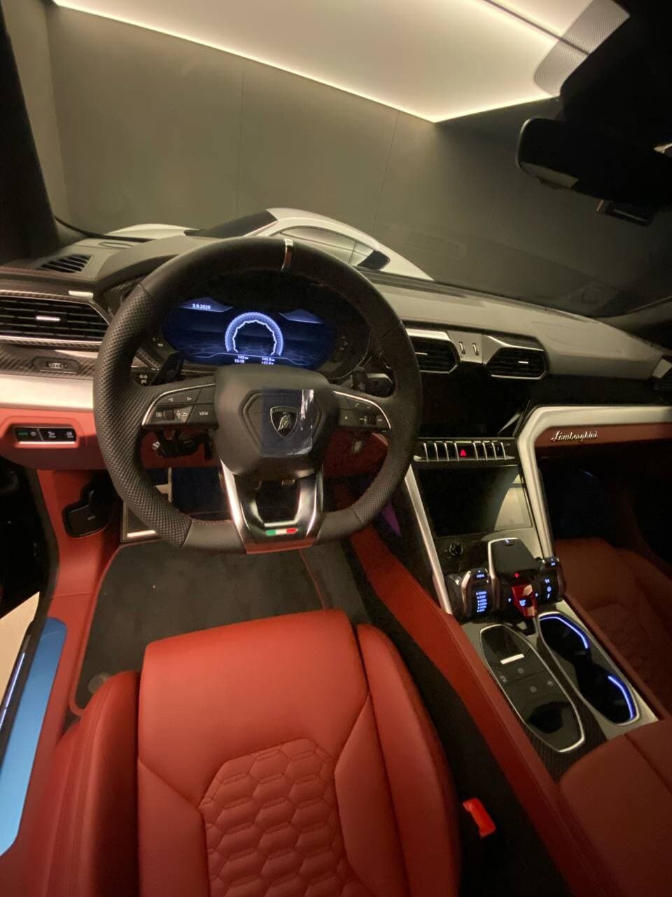 람보르기니 우루스 V8 게시글 썸네일