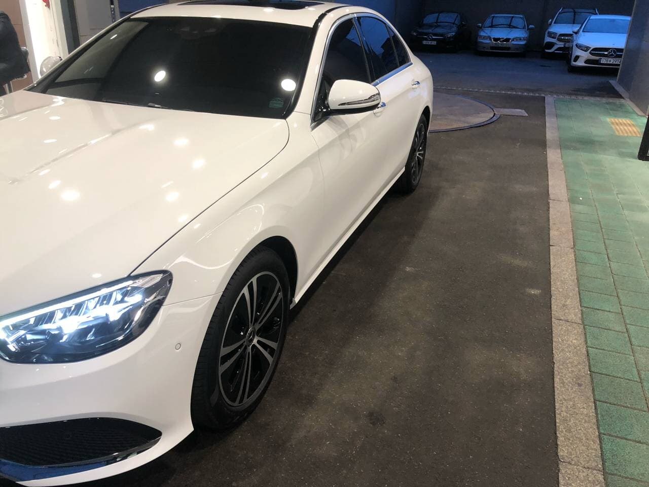 벤츠 E-클래스 E 250 아방가르드 게시글 썸네일