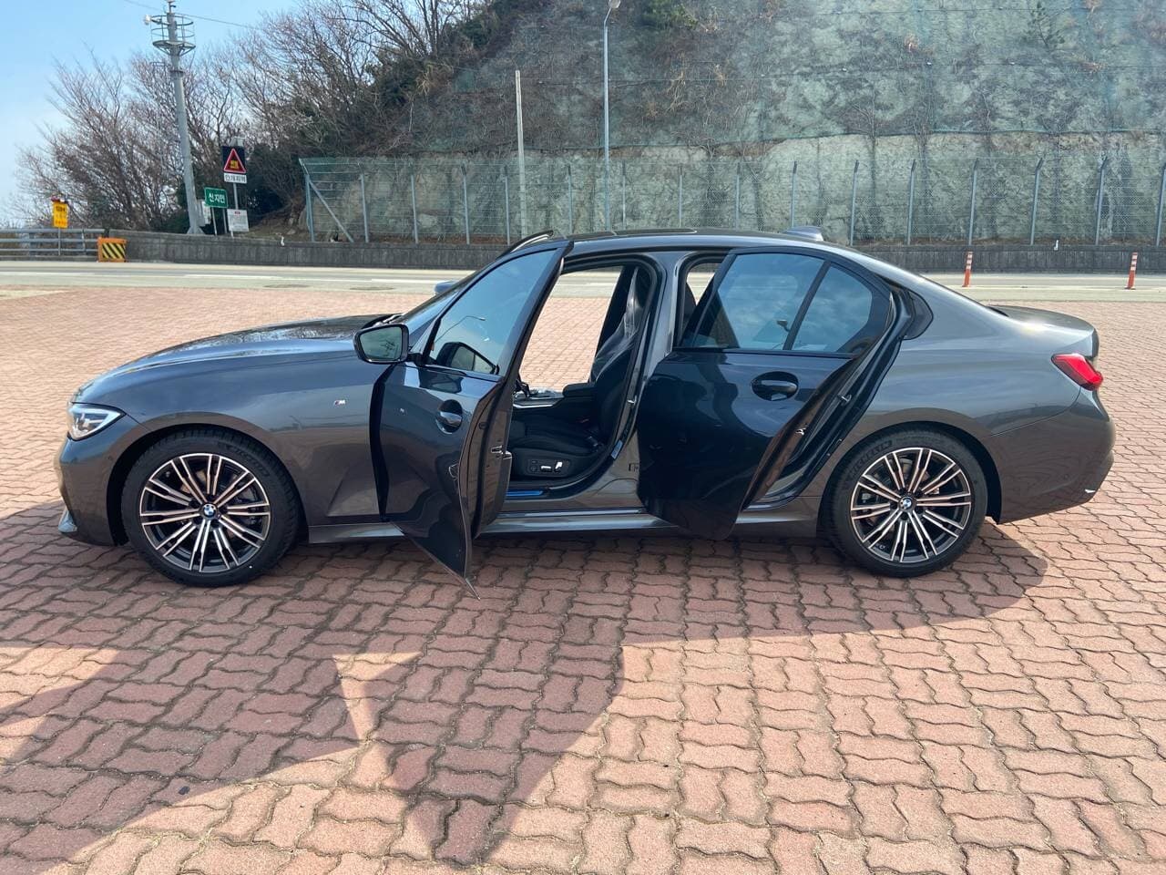 BMW 3시리즈 320d M 스포츠 패키지 게시글 썸네일