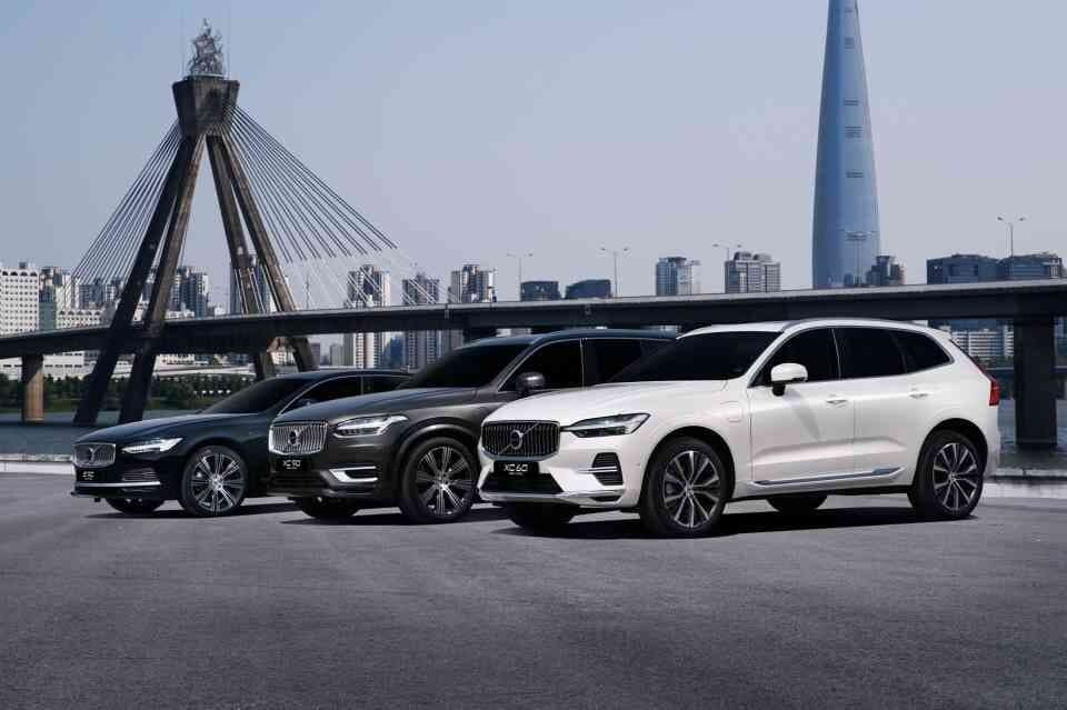볼보가 배터리 용량이 늘어난 PHEV 시리즈를 국내 출시했습니다 게시글 썸네일
