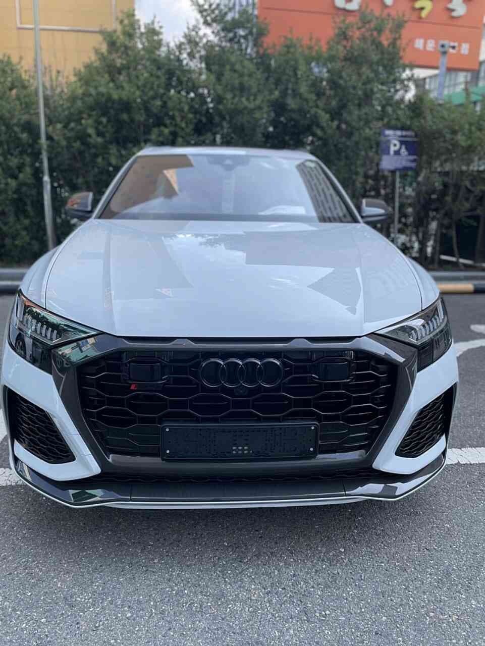 아우디 RS Q8 TFSI 콰트로 게시글 썸네일