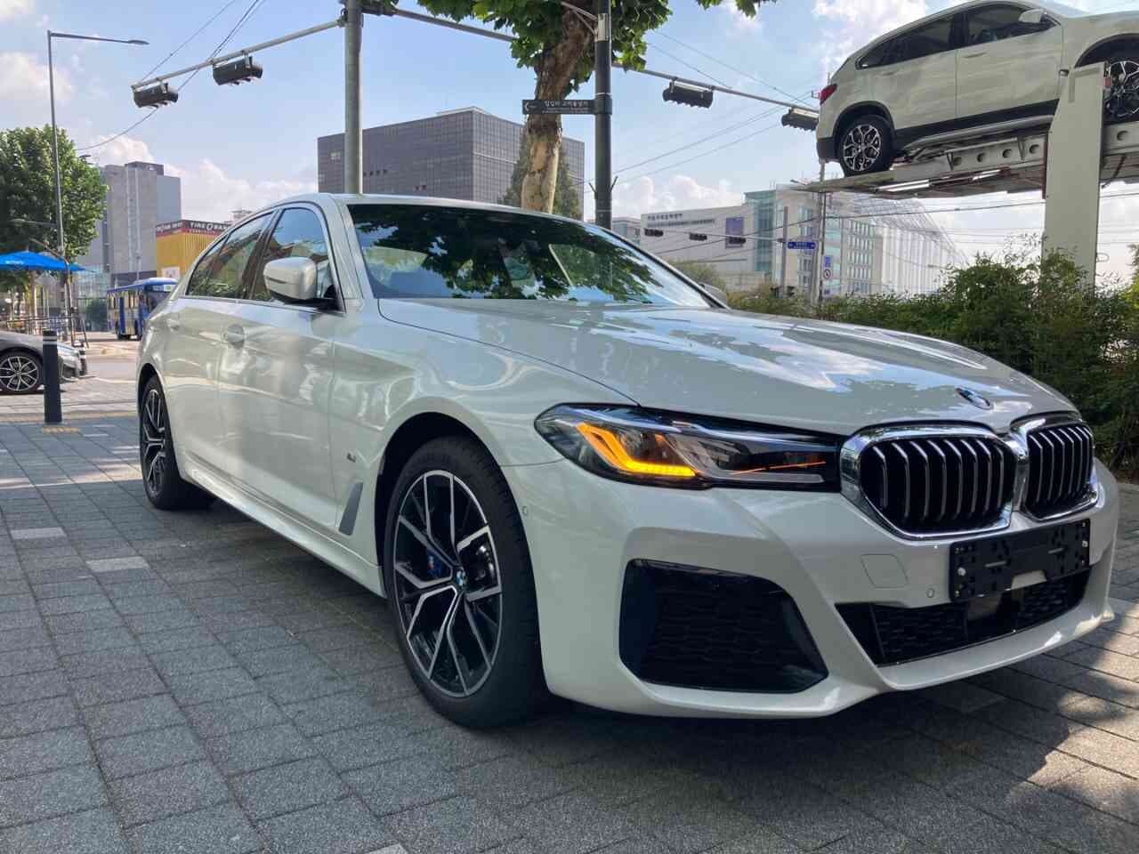 BMW 5시리즈 530e M 스포츠 패키지 P2-1 게시글 썸네일