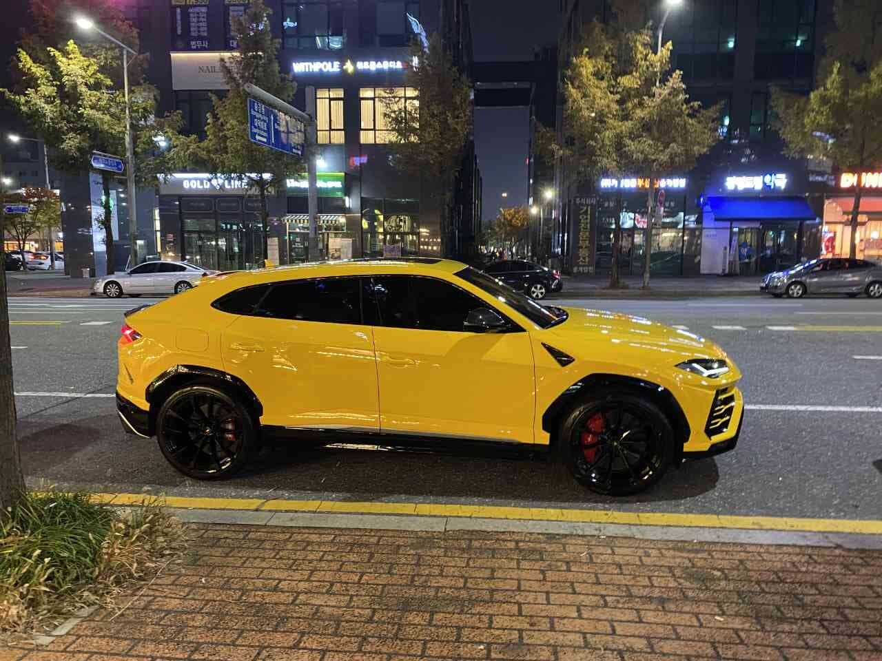 람보르기니 우루스 V8 게시글 썸네일