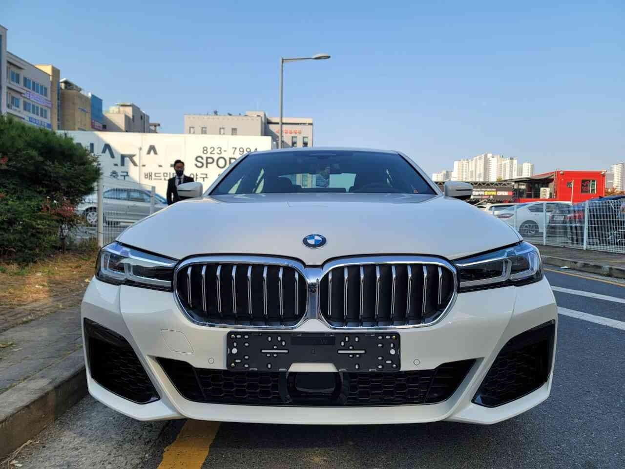 BMW 5시리즈 530e M 스포츠 패키지 P2-1 게시글 썸네일