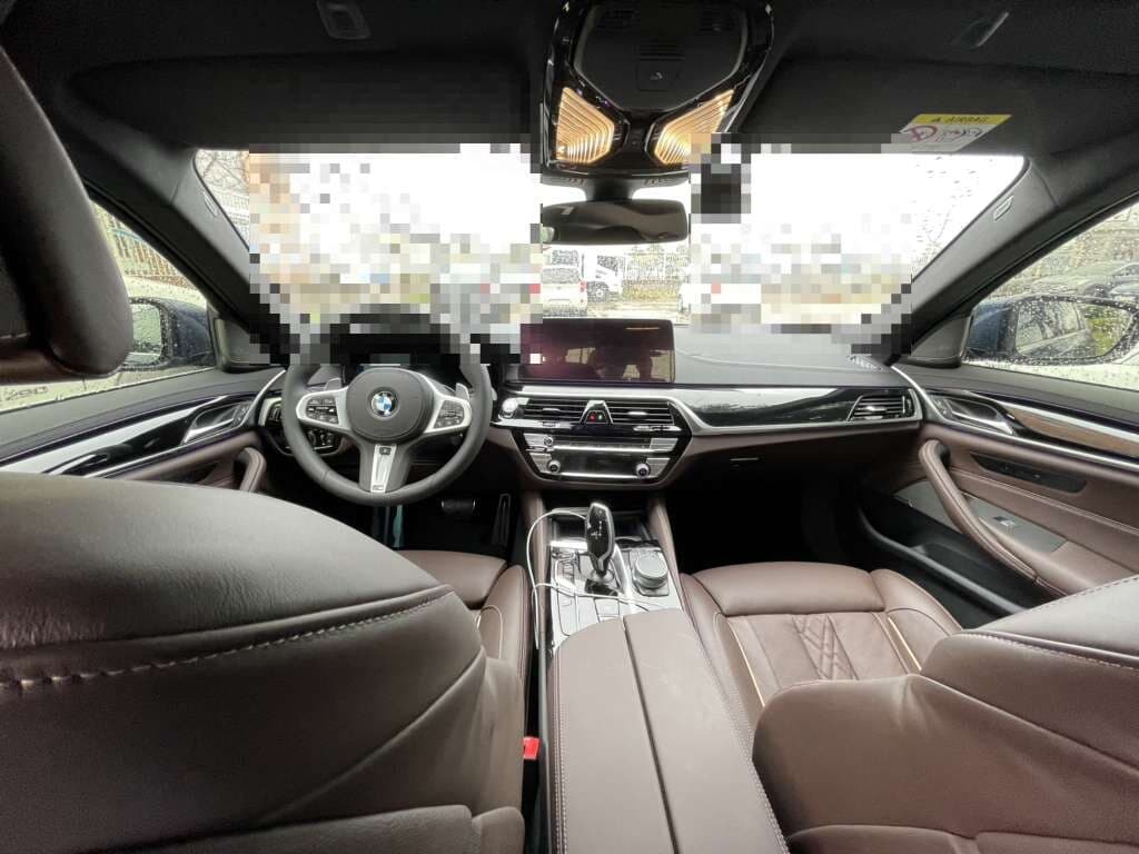 BMW 5시리즈 530i xDrive M 스포츠 패키지 OC 게시글 썸네일