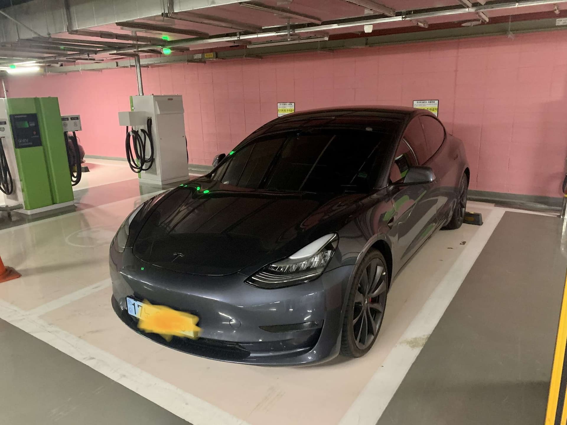 테슬라 모델 3 퍼포먼스 게시글 썸네일