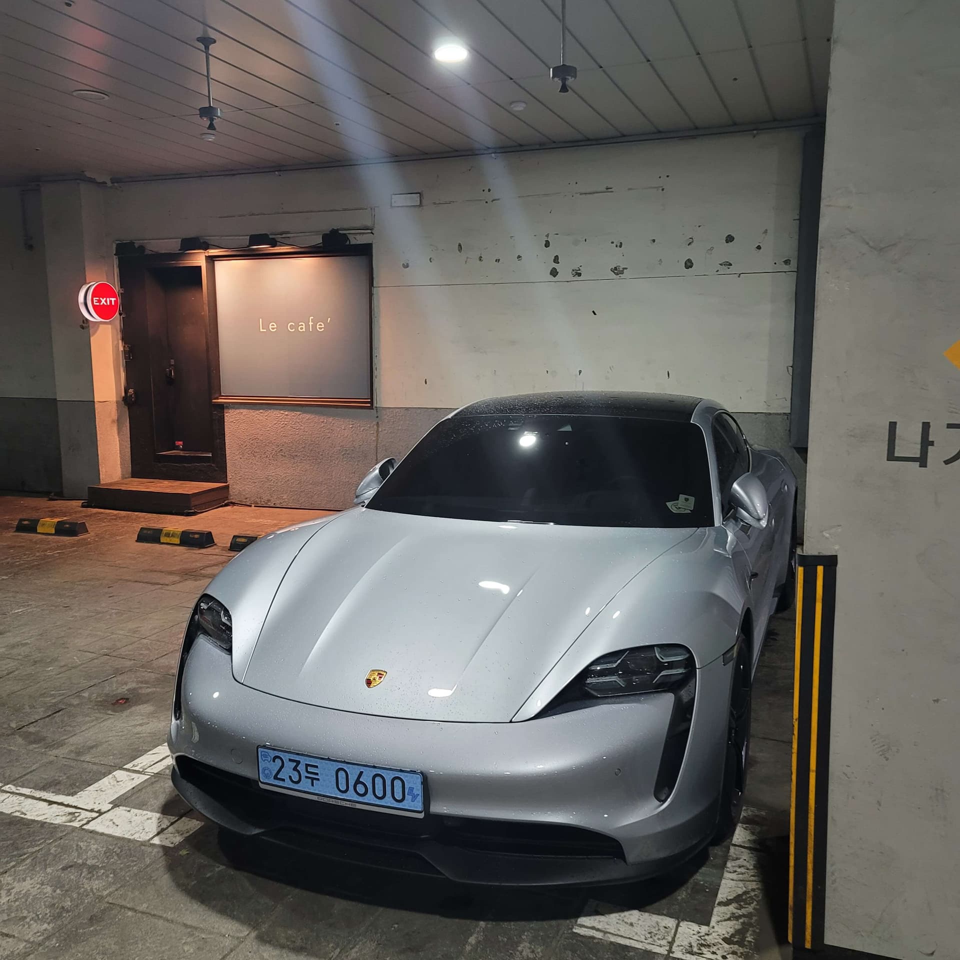 포르쉐 타이칸 4S 게시글 썸네일