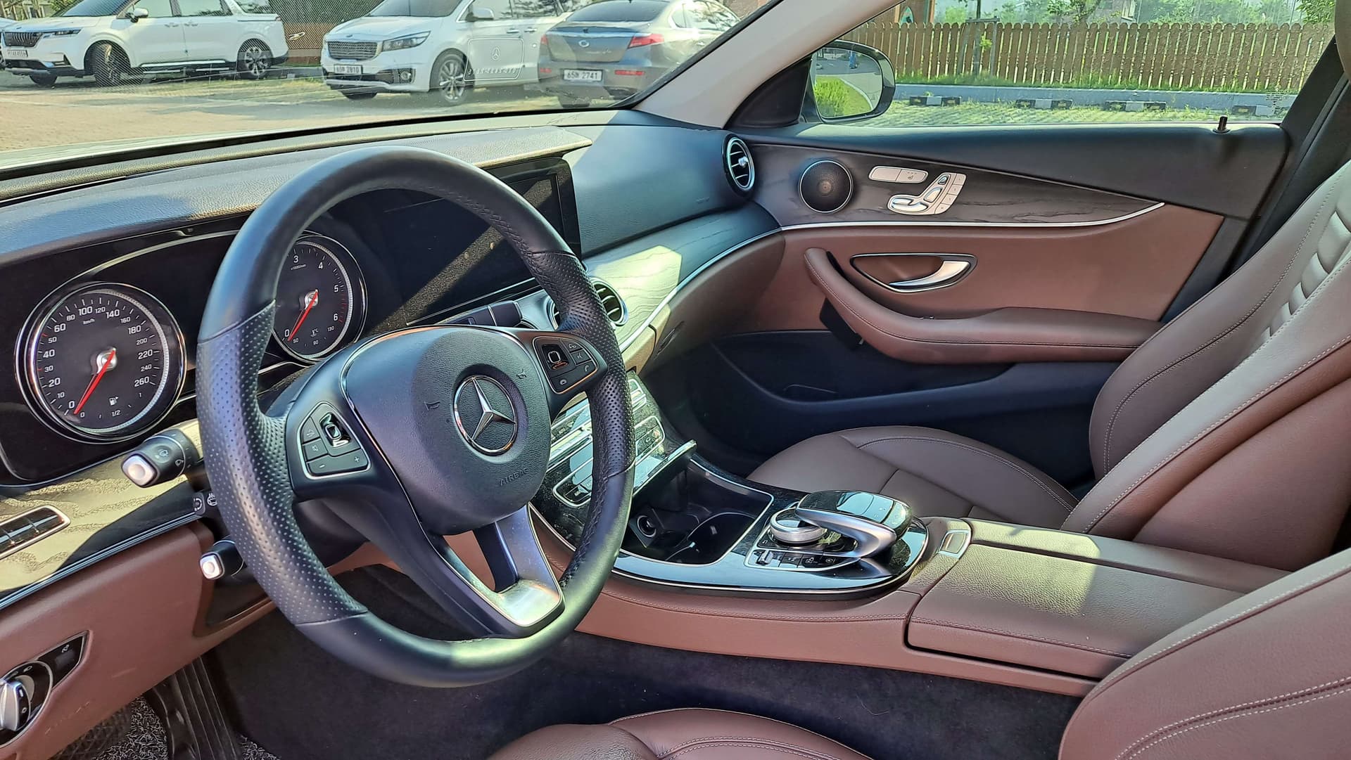 벤츠 E-클래스 E 220d 아방가르드 게시글 썸네일