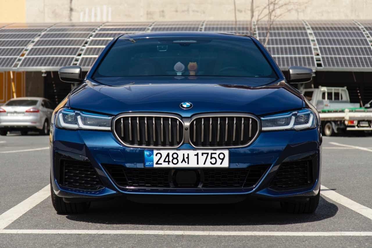 BMW 5시리즈 M550i xDrive 게시글 썸네일