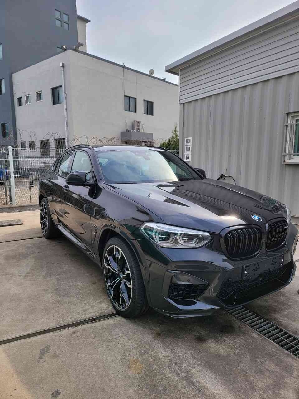 BMW X4M 컴페티션 카본 패키지 게시글 썸네일