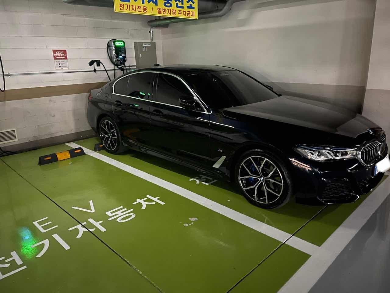 BMW 5시리즈 530e M 스포츠 패키지 P2 게시글 썸네일