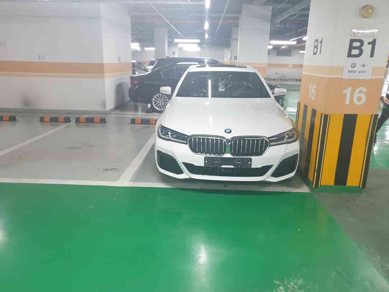 BMW 5시리즈 530e M 스포츠 패키지 P2 게시글 썸네일
