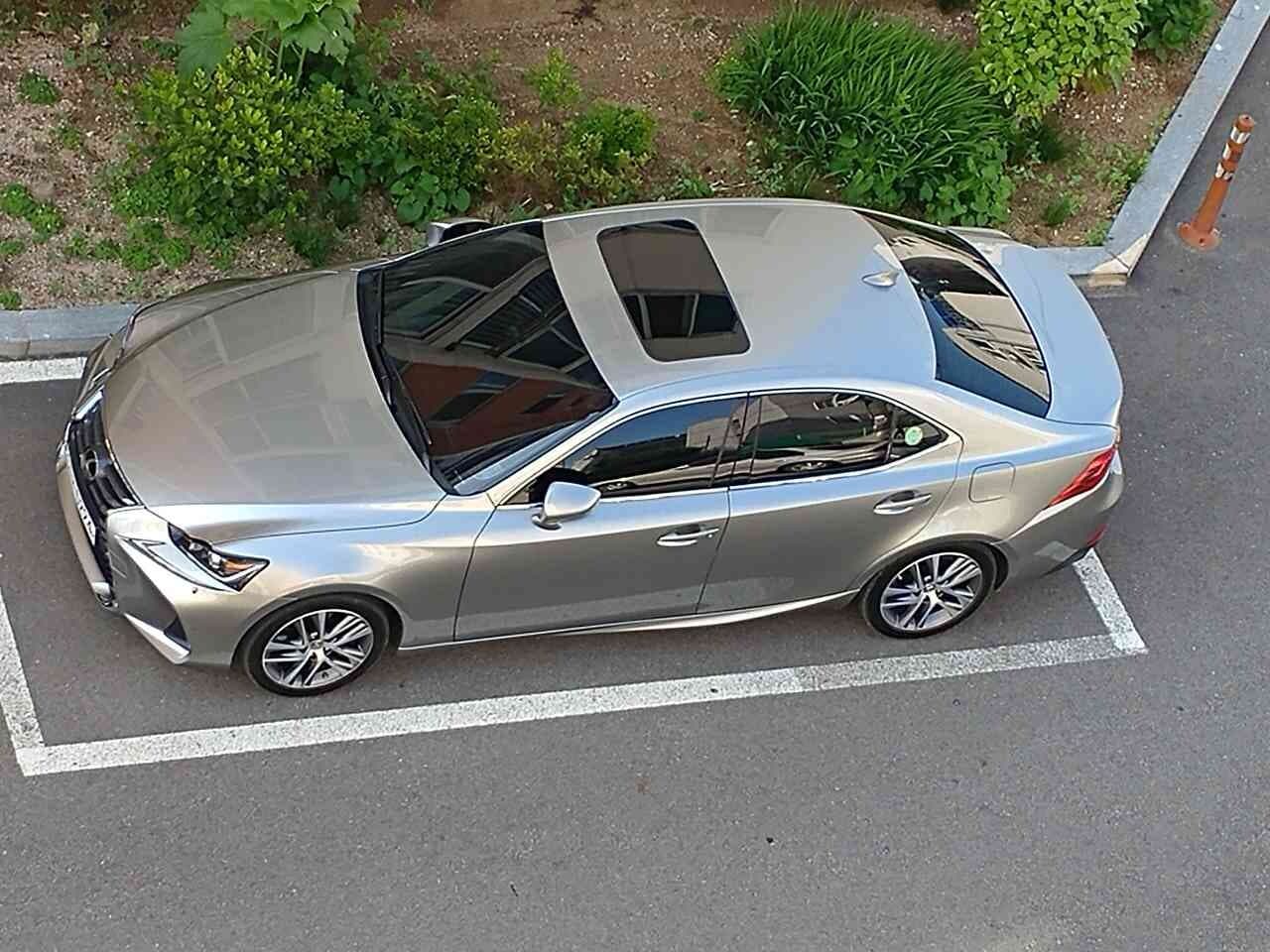 렉서스 IS 200t 슈프림 게시글 썸네일