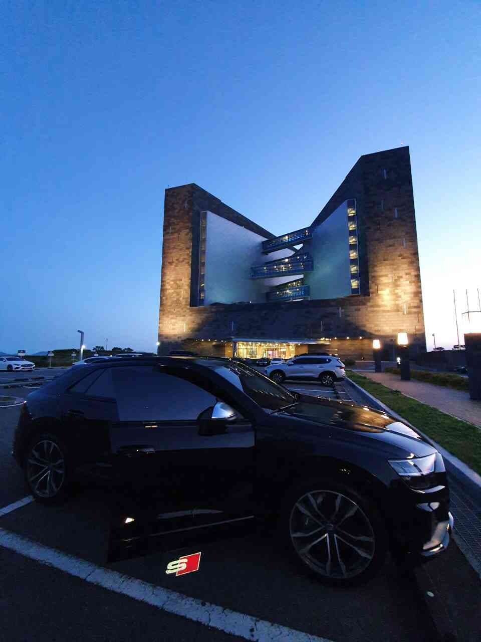 아우디 SQ8 TDI 게시글 썸네일