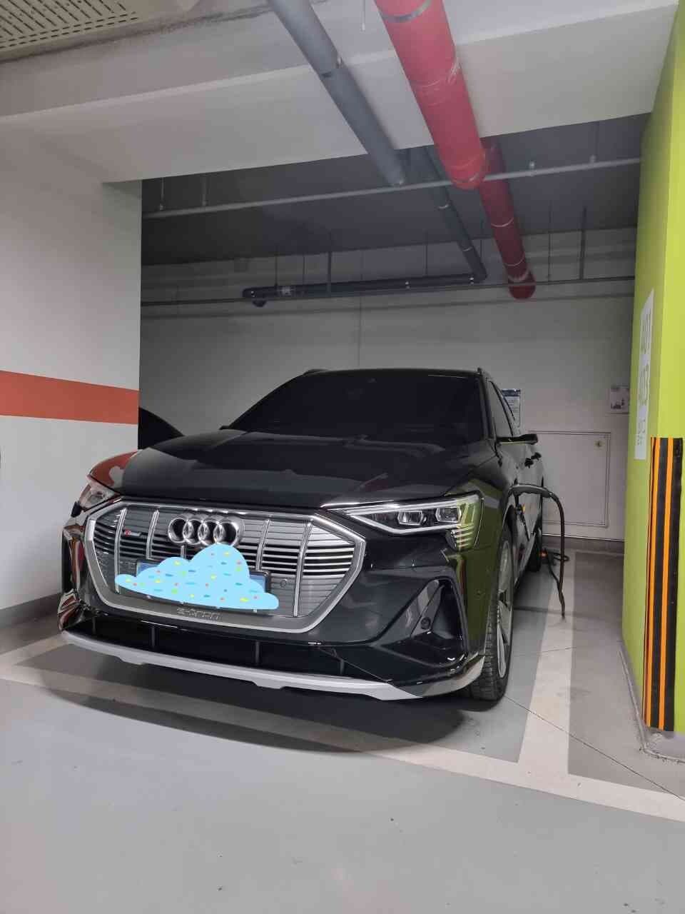 아우디 e-트론 스포츠백 55 콰트로 2C5 게시글 썸네일