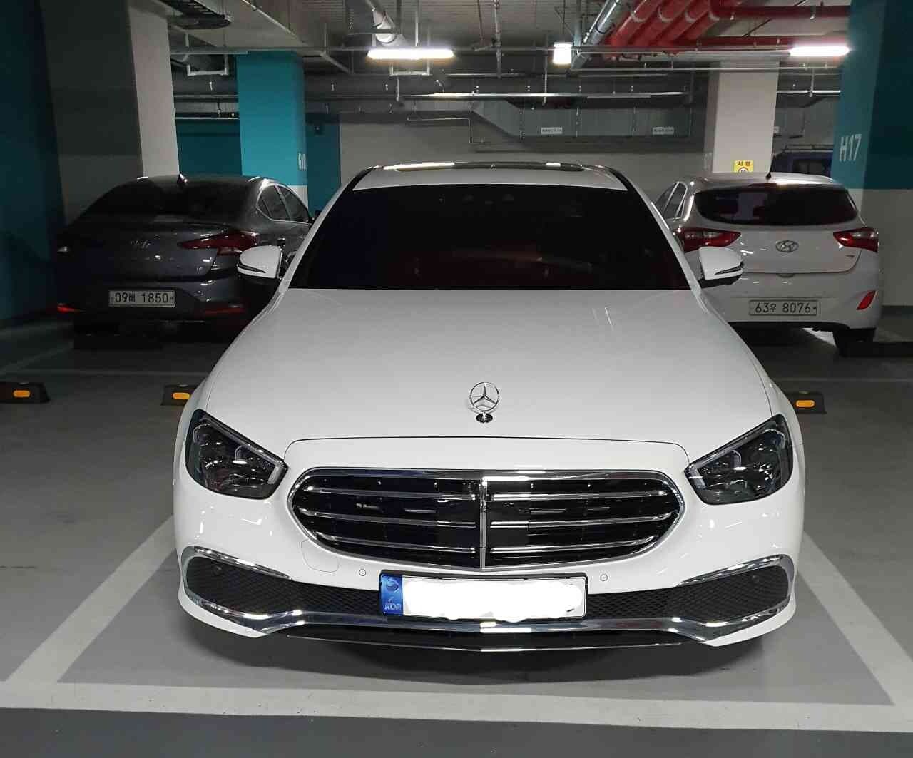 벤츠 E-클래스 E 300e 4MATIC 익스클루시브 게시글 썸네일