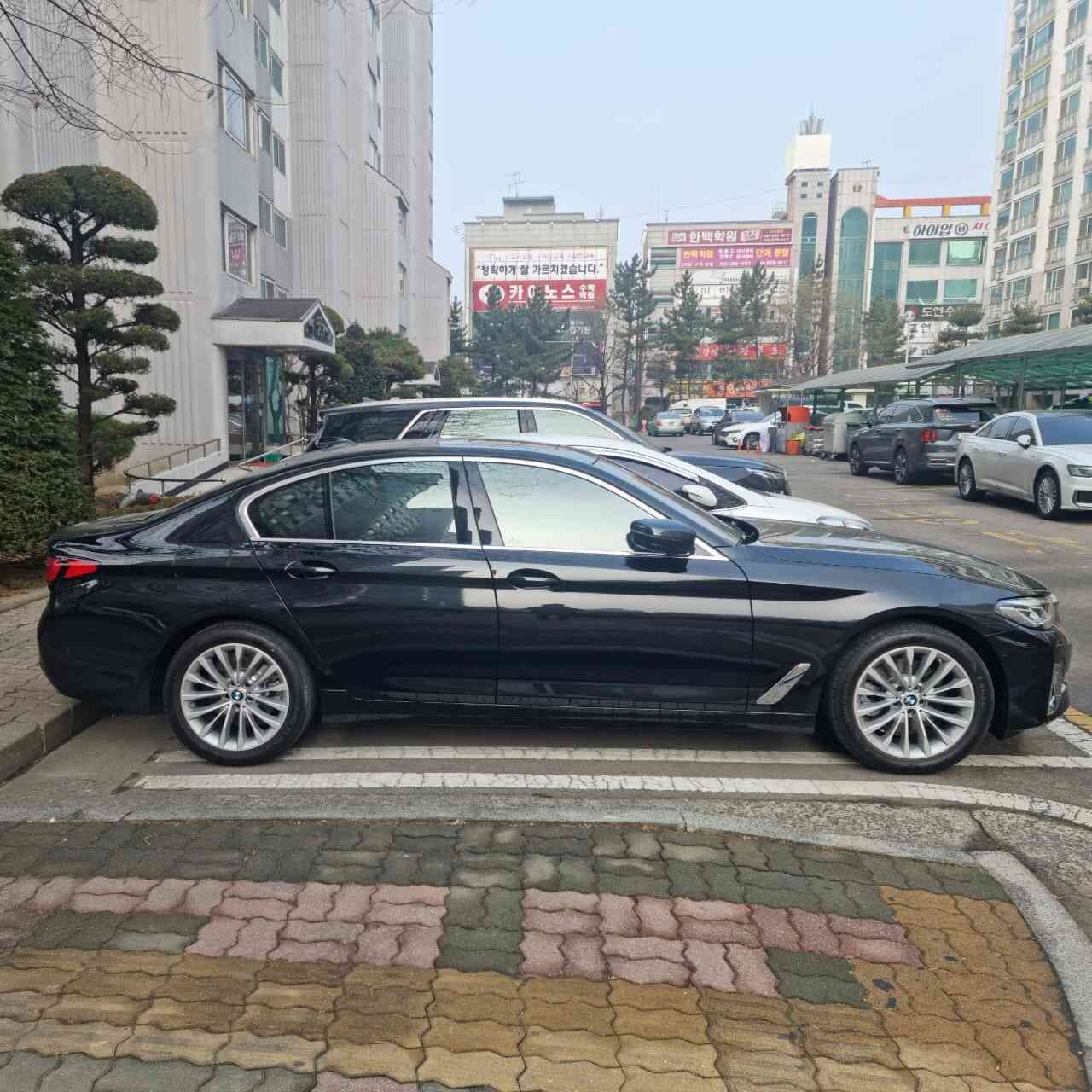 BMW 5시리즈 520i 럭셔리 게시글 썸네일