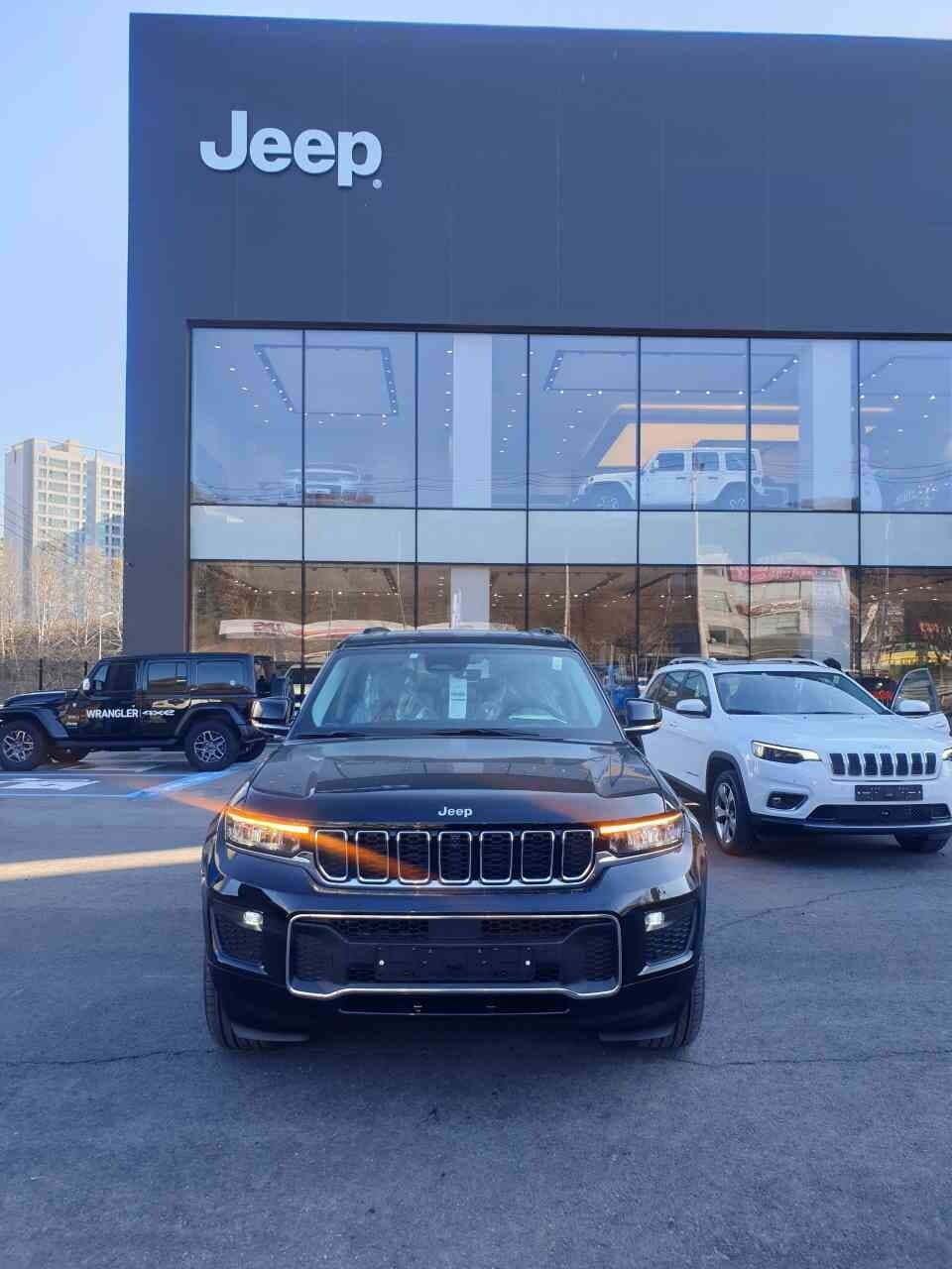 지프 그랜드 체로키 L 오버랜드 4x4 게시글 썸네일