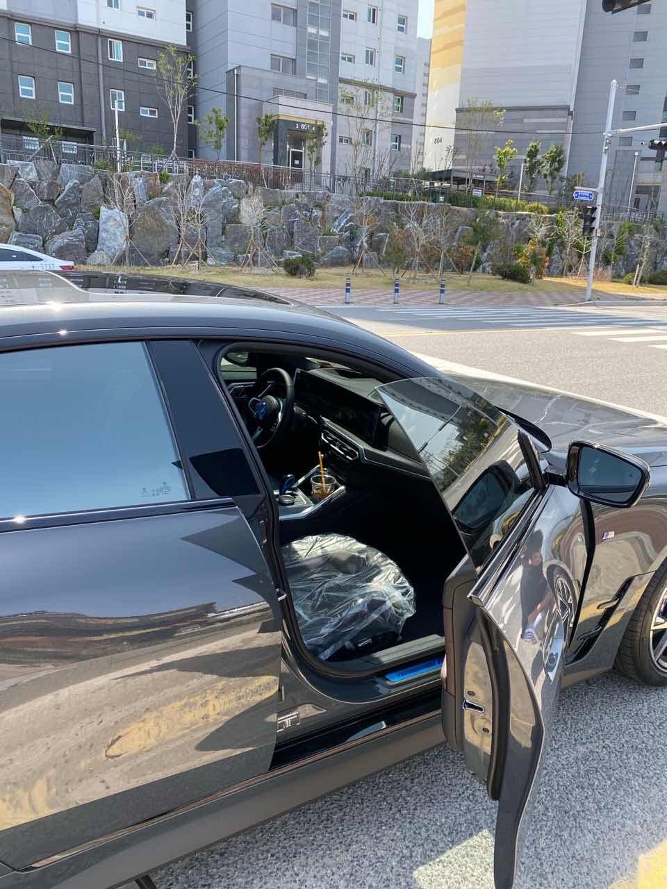 BMW i4 eDrive 40 그란쿠페 M 스포츠 퍼스트 에디션 게시글 썸네일