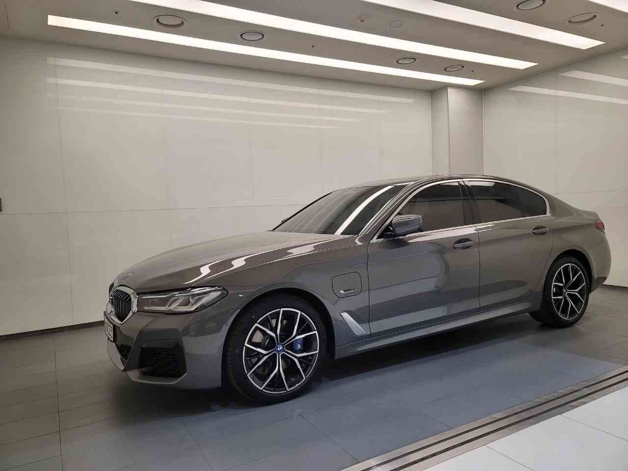 BMW 5시리즈 530e M 스포츠 패키지 P1-1 게시글 썸네일