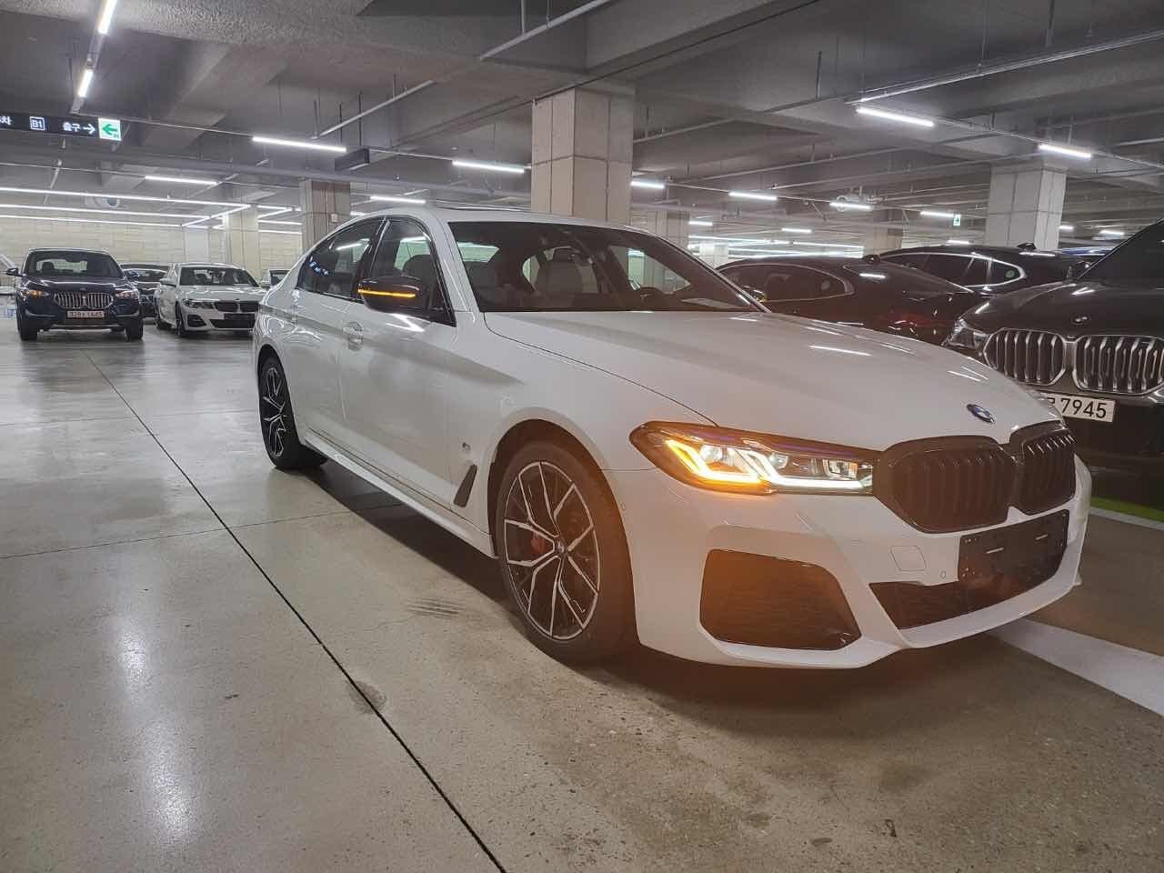 BMW 5시리즈 520i M 스포츠 M 퍼포먼스 에디션 OS 게시글 썸네일