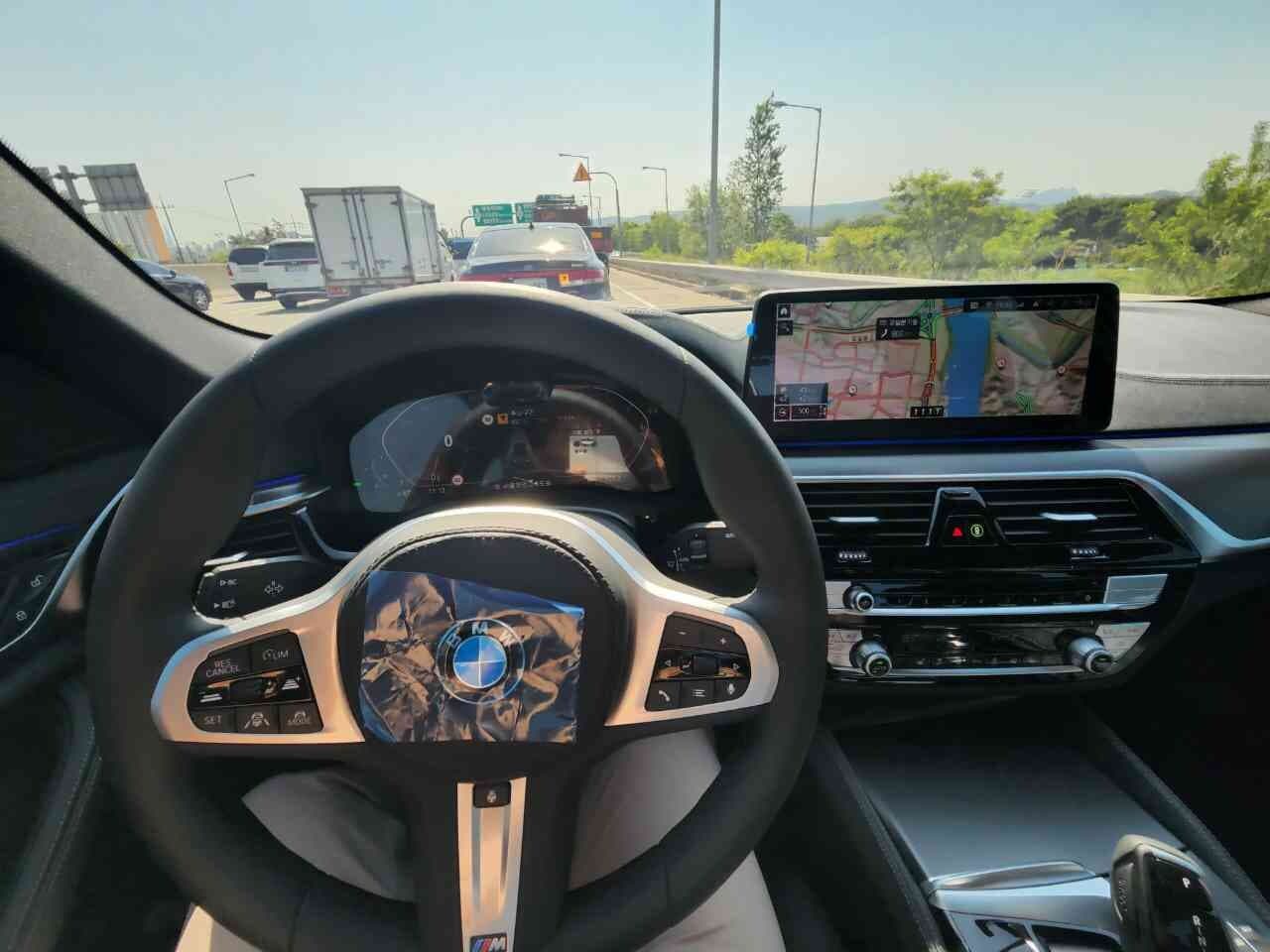 BMW 5시리즈 520i M 스포츠 패키지 게시글 썸네일