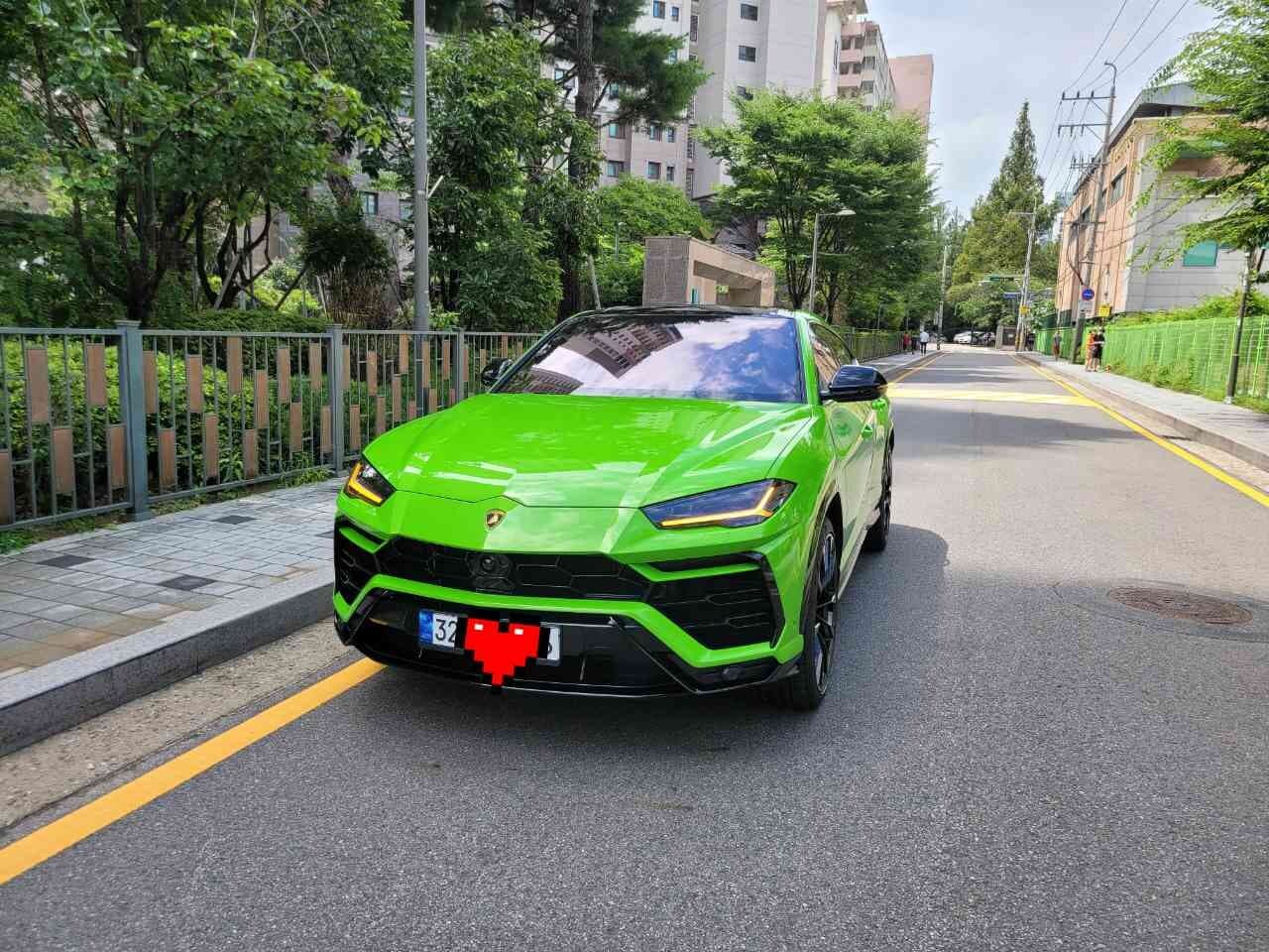 람보르기니 우루스 V8 게시글 썸네일