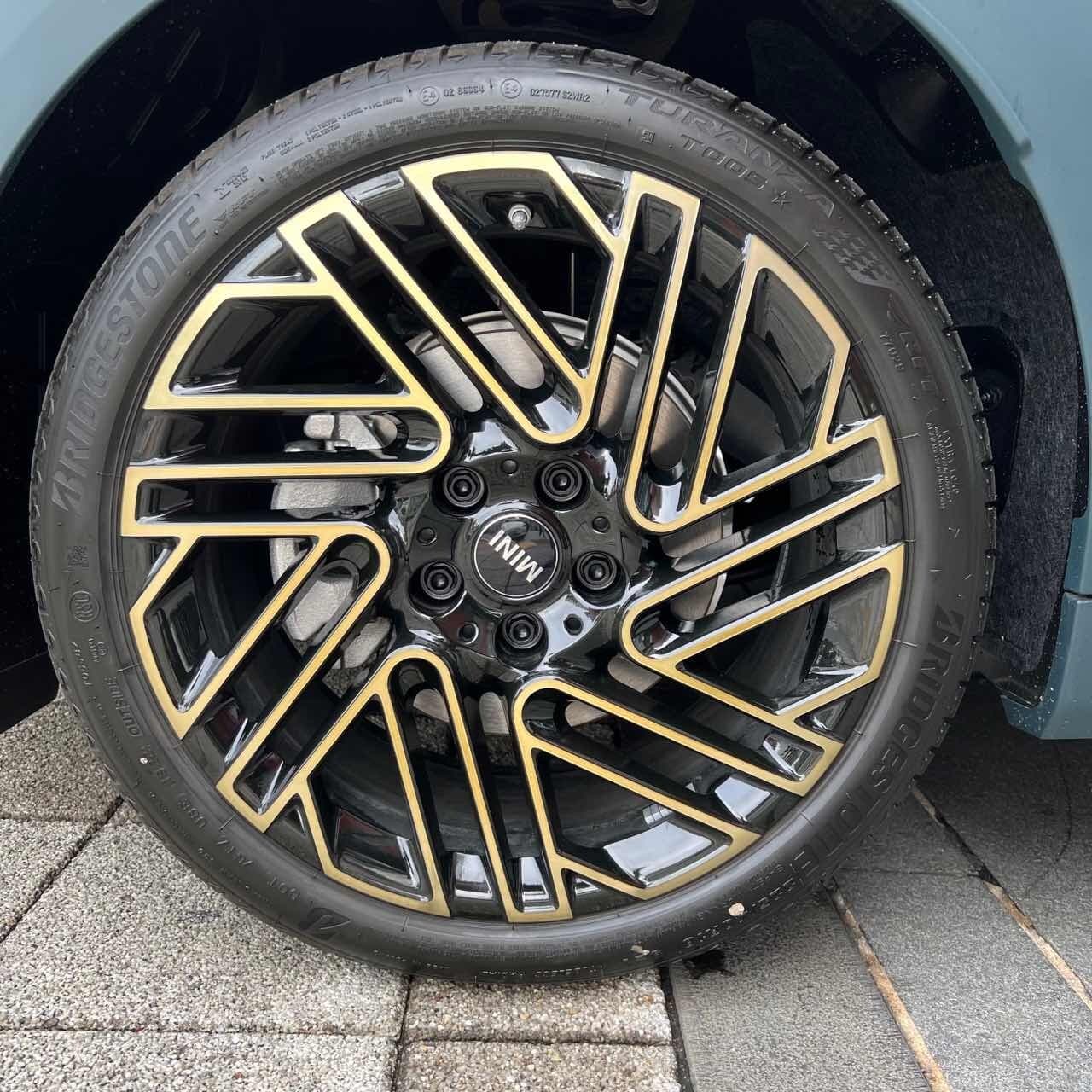 미니 클럽맨 쿠퍼 언톨드 에디션 게시글 썸네일