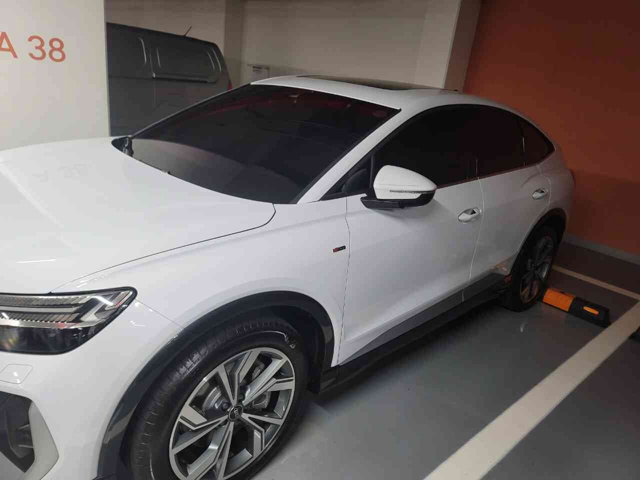 아우디 Q4 e-트론 스포츠백 e-트론 40 프리미엄 게시글 썸네일