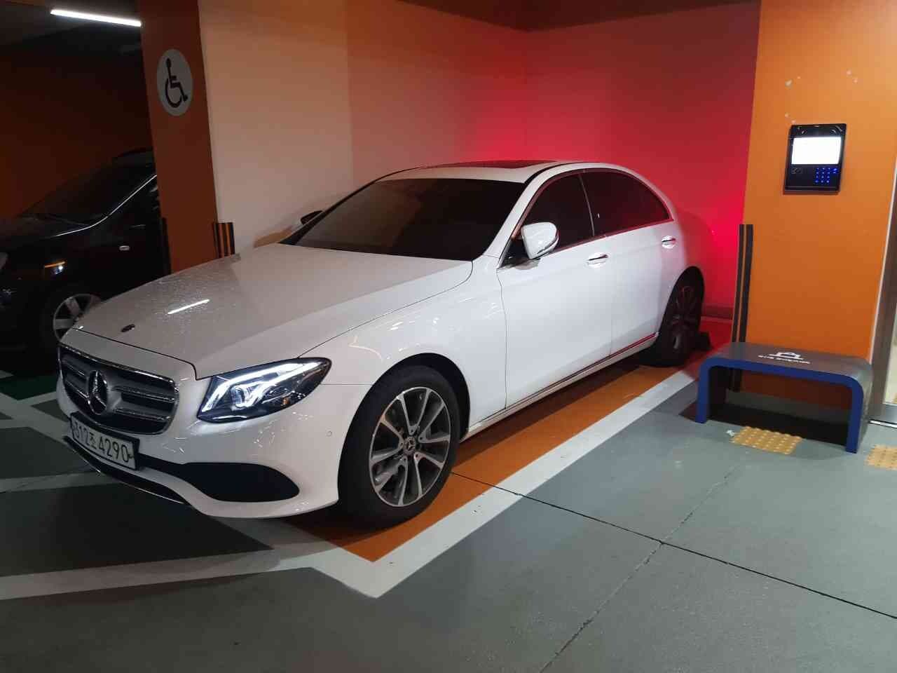 벤츠 E-클래스 E 300 4Matic 아방가르드 게시글 썸네일