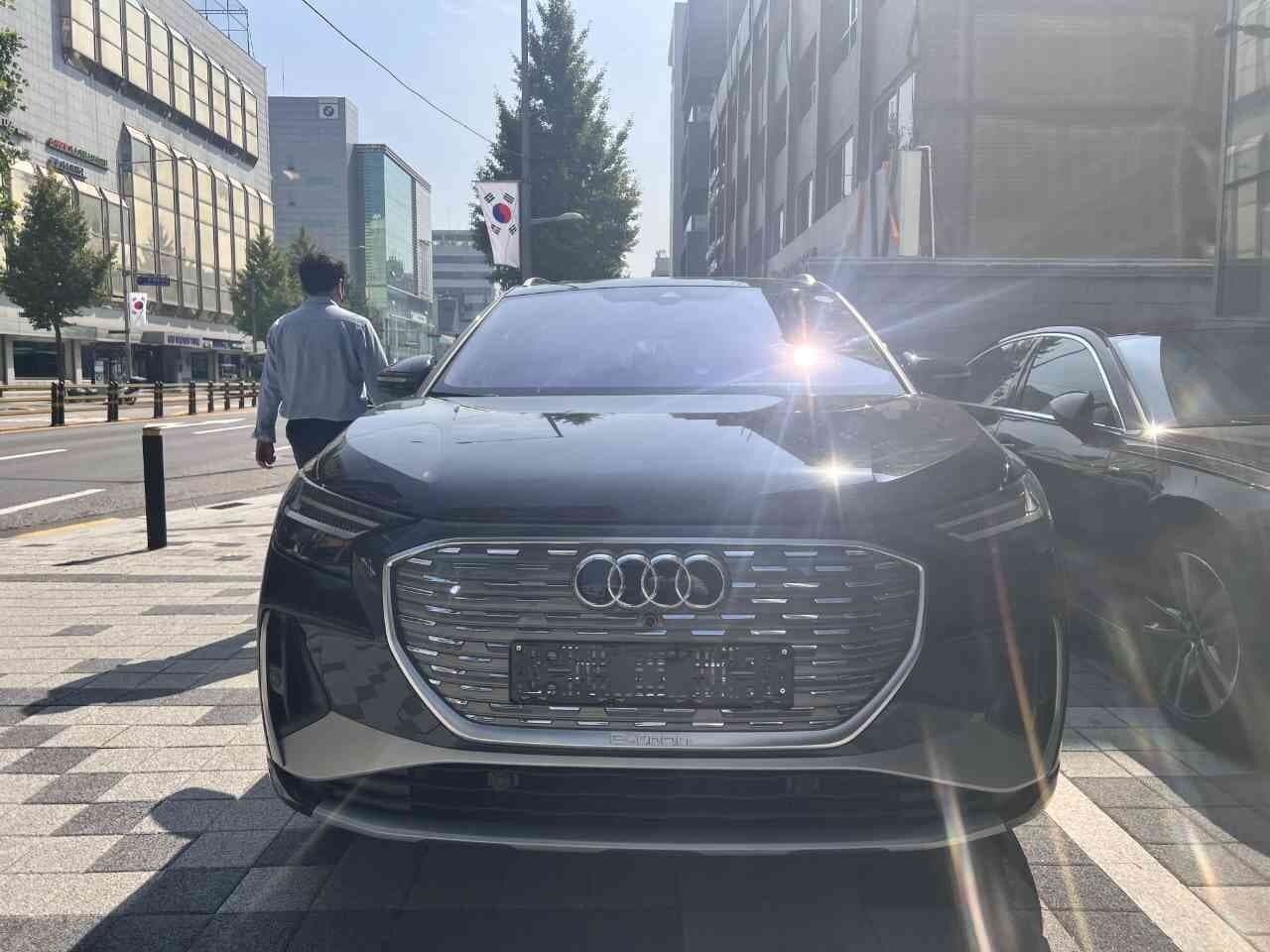 아우디 Q4 e-트론 e-트론 40 프리미엄 게시글 썸네일