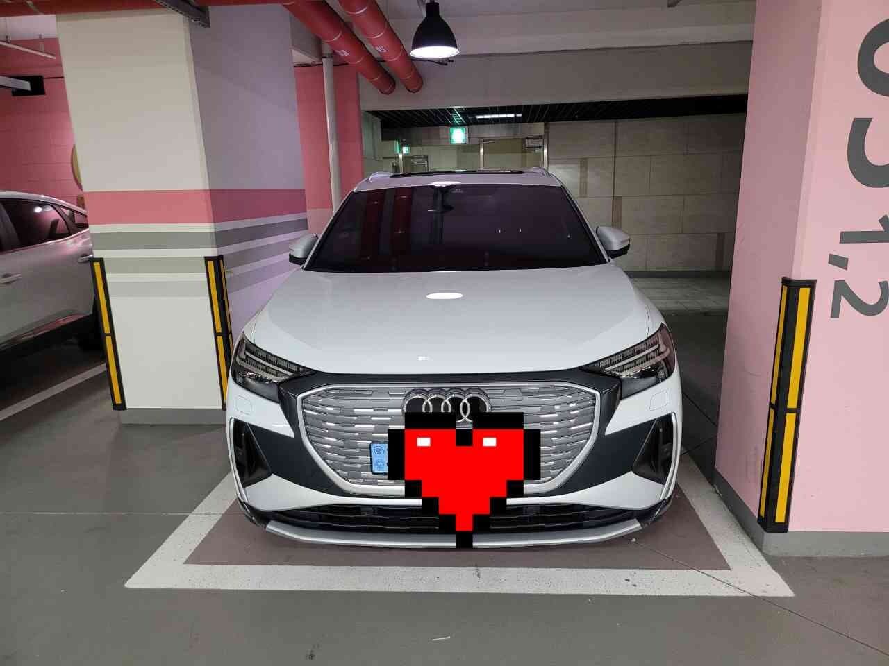 아우디 Q4 e-트론 e-트론 40 프리미엄 게시글 썸네일