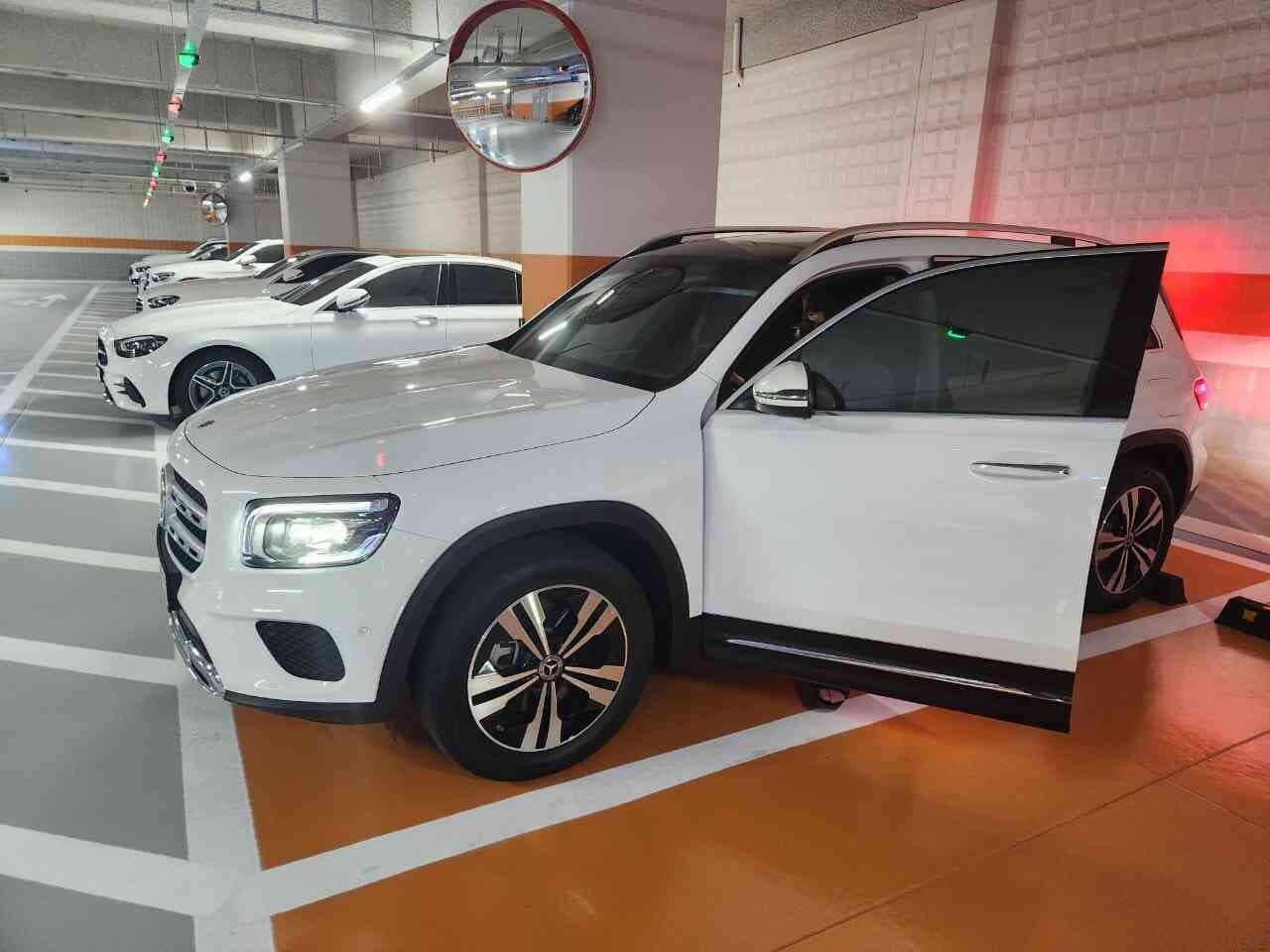 벤츠 GLB-클래스 GLB 200d 게시글 썸네일