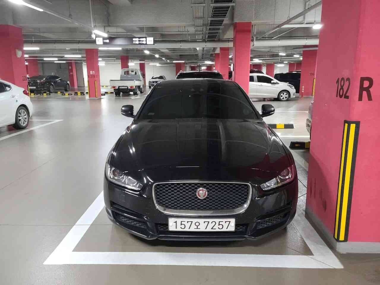 재규어 XE 2.0D 프레스티지 게시글 썸네일