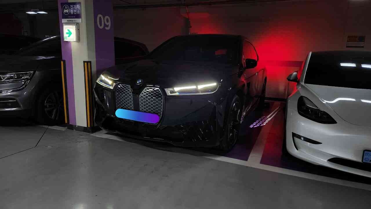 BMW iX xDrive 50 스포츠 플러스 P0-1 게시글 썸네일