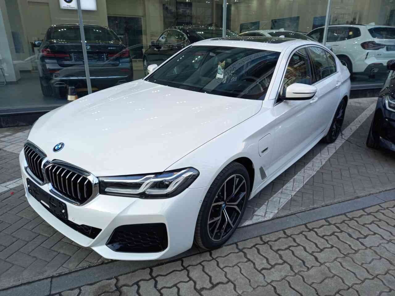 BMW 5시리즈 530e M 스포츠 패키지 게시글 썸네일