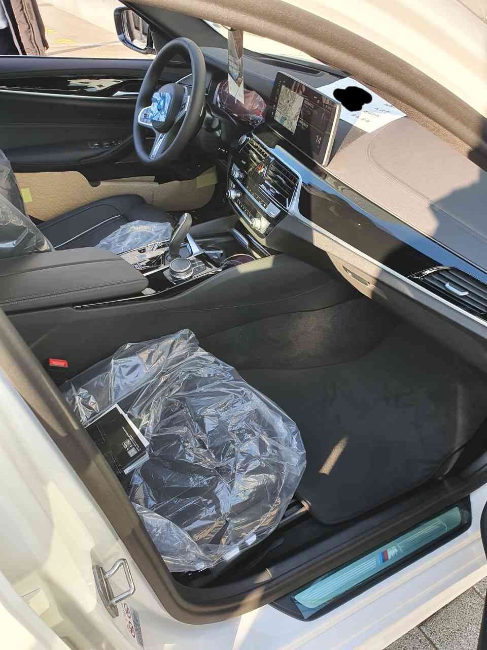 BMW 5시리즈 530e M 스포츠 패키지 게시글 썸네일