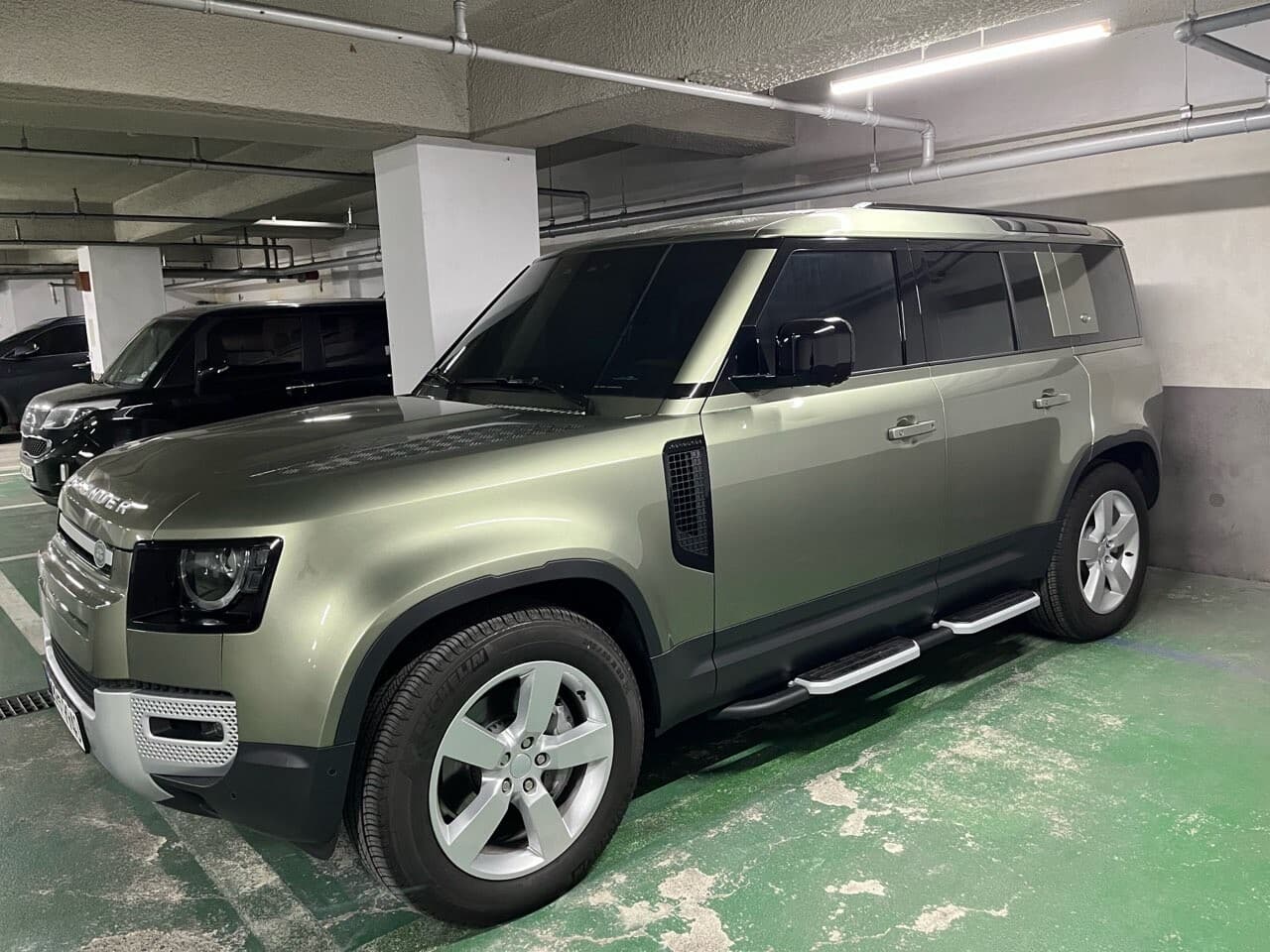 랜드로버 디펜더 110 D300 HSE 게시글 썸네일