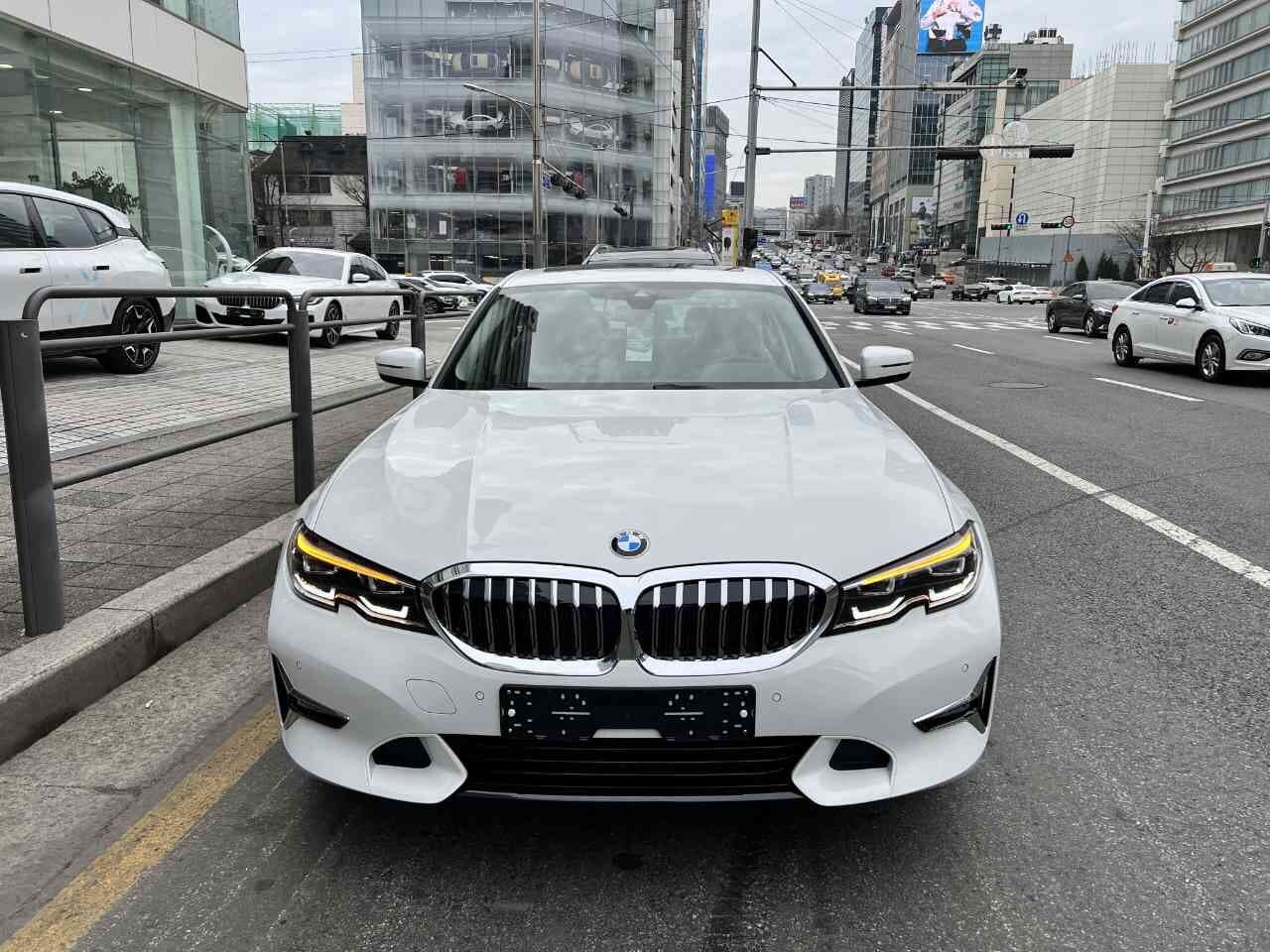 BMW 3시리즈 320i 럭셔리 P1 게시글 썸네일