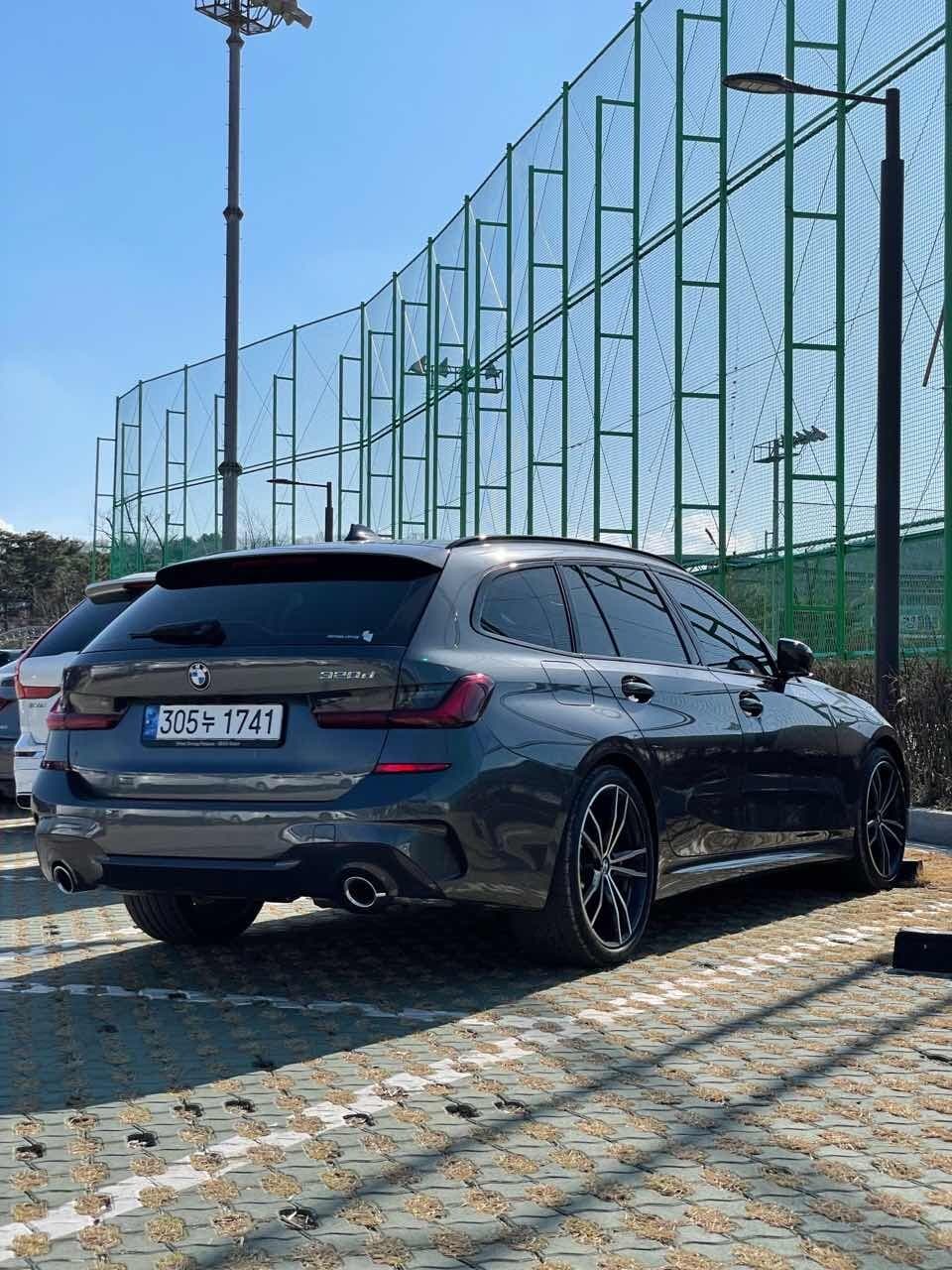 BMW 3시리즈 투어링 320d 투어링 M 스포츠 퍼포먼스 패키지 P1-2 게시글 썸네일