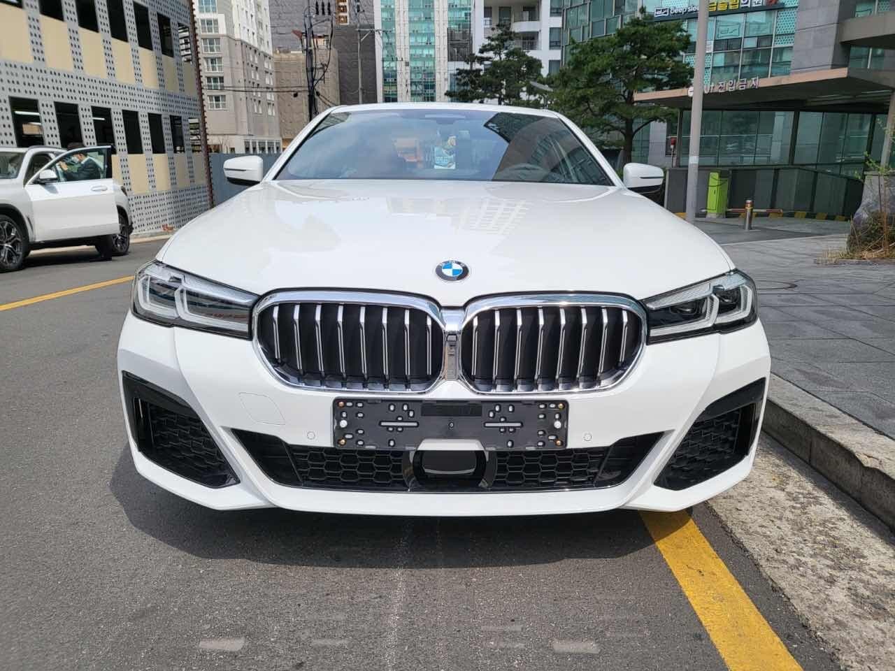 BMW 5시리즈 520i M 스포츠 패키지 P1 게시글 썸네일