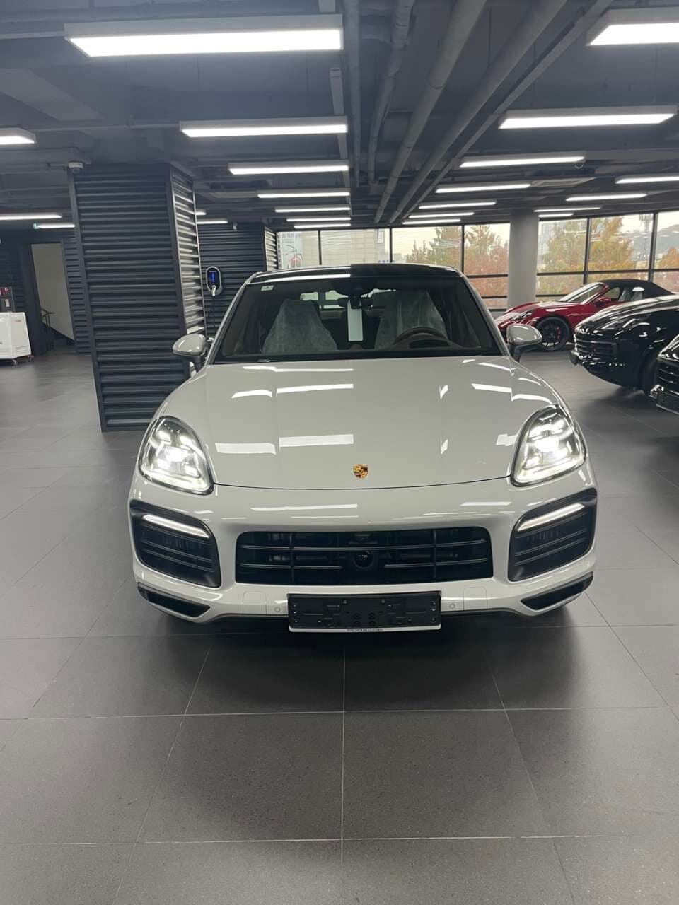 포르쉐 카이엔 쿠페 카이엔 쿠페 플래티넘 에디션 게시글 썸네일