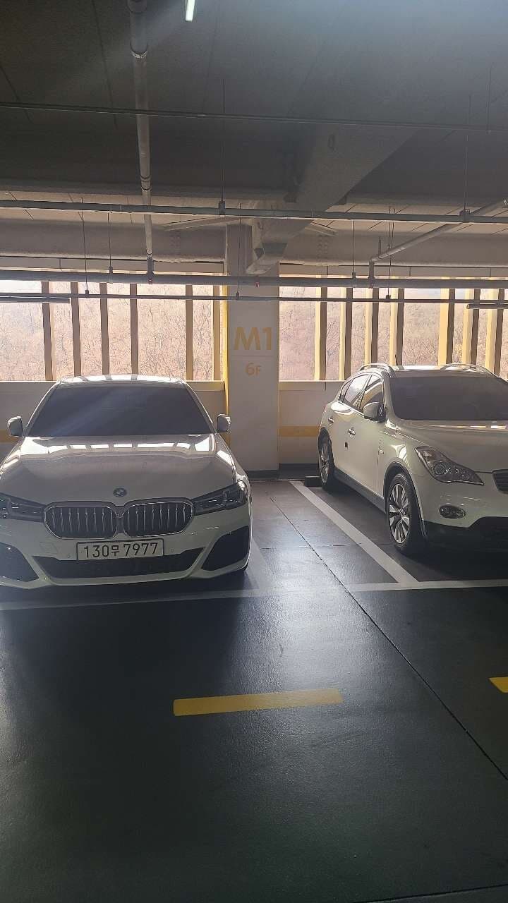 BMW 5시리즈 530e M 스포츠 패키지 게시글 썸네일