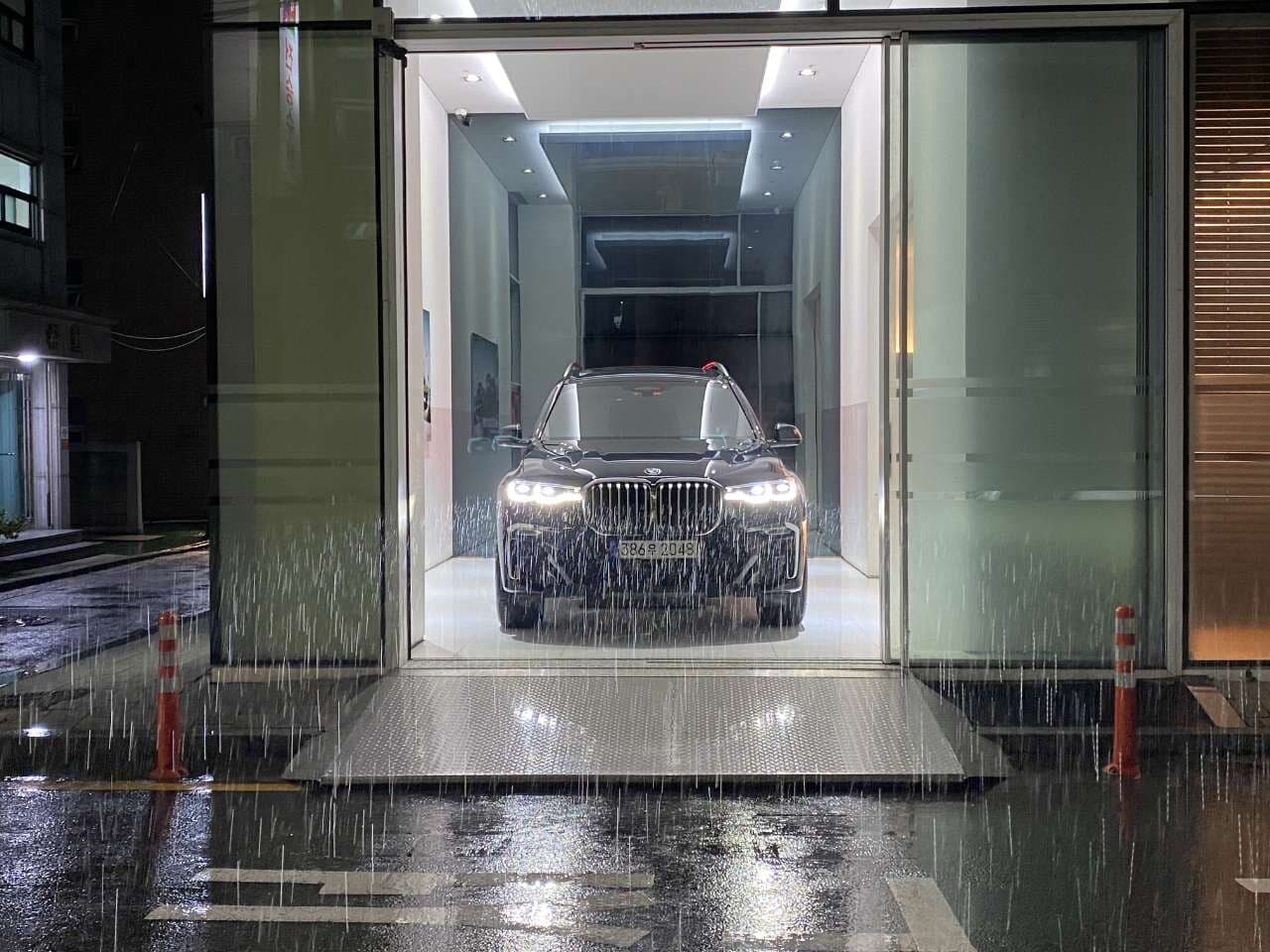 BMW X7 40i xDrive M 스포츠 패키지 6인승 P2 게시글 썸네일