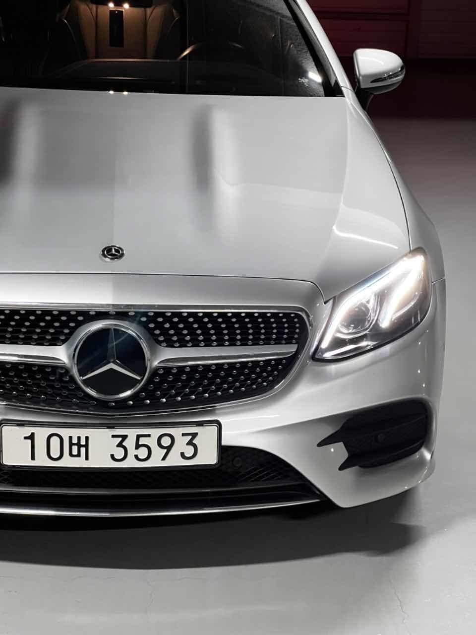 벤츠 E-클래스 E 220d 쿠페 게시글 썸네일