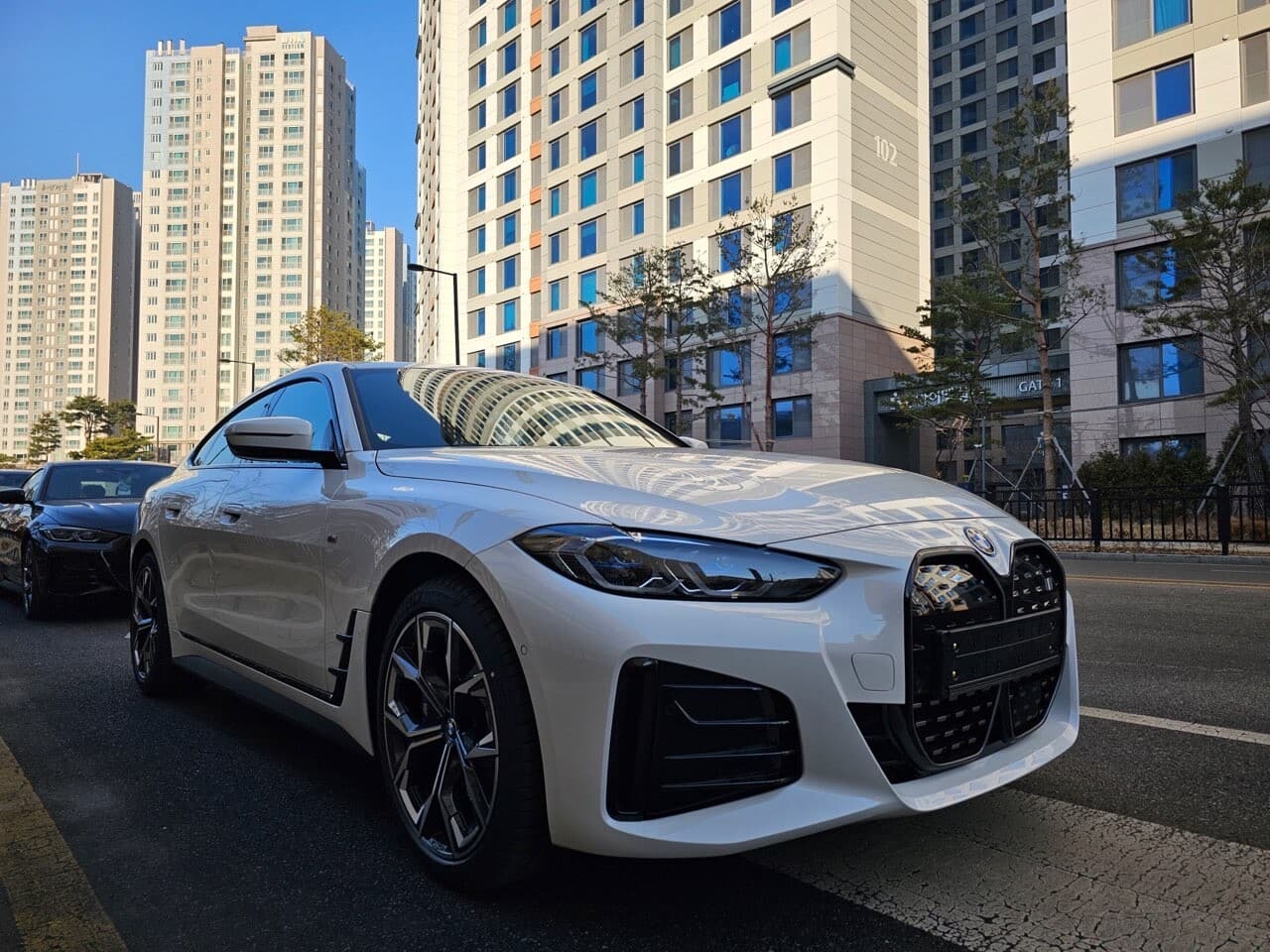 BMW i4 eDrive 40 그란쿠페 M 스포츠 프로 P0-1 게시글 썸네일